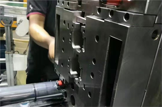 深圳藍(lán)牙耳機(jī)模具廠哪家行？博騰納13年專業(yè)對(duì)口您不了解一下？