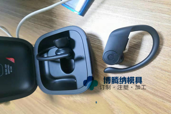 深圳藍牙耳機模具廠哪家行？來博騰納給你看看什么叫專業