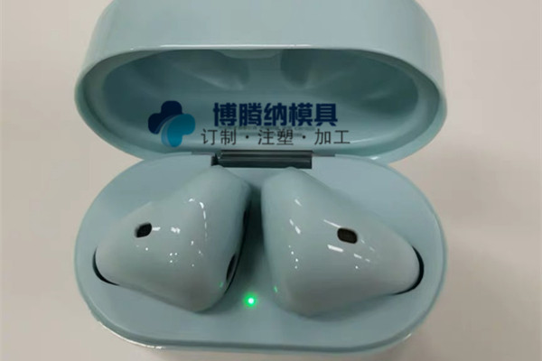 深圳TWS藍牙耳機模具：博騰納獨家專利，有分模線但你看不見！
