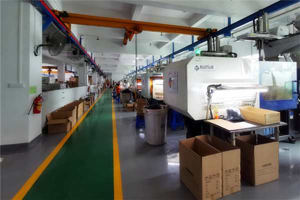 深圳藍牙耳機模具廠：博騰納獨家技藝有分模線但你看不見！